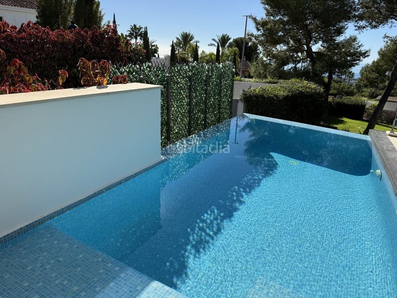 Foto a059dda5-0e65-459f-bd9d-80a865a1fd6d. Casa adossada amb aparcament a Sierra Blanca Marbella