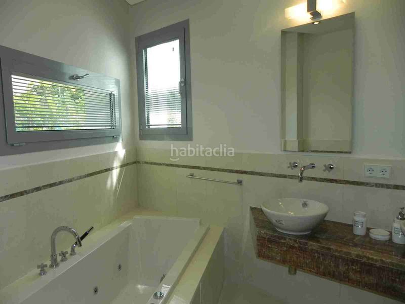 Foto caf90984-6813-46cc-a173-d6b4de98aa77. Casa adossada amb aparcament a Sierra Blanca Marbella
