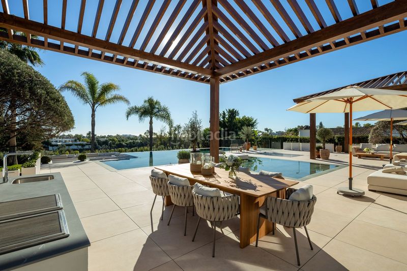 Foto f28ee013-a891-4e37-a9f1-4c767054b3aa. Casa adosada en Las Brisas Marbella