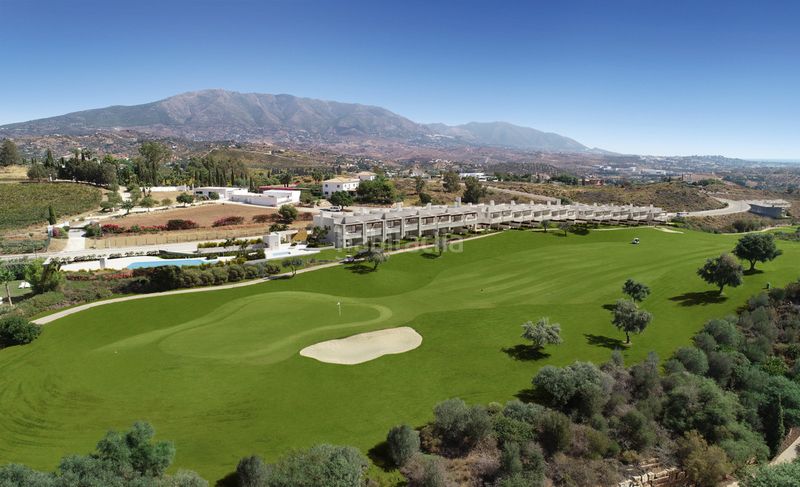 Foto a86e7c71-2c00-4a65-b3e7-0f58cd5602e0. Casa adossada amb aparcament a La Cala Golf - Lagar Martell Mijas