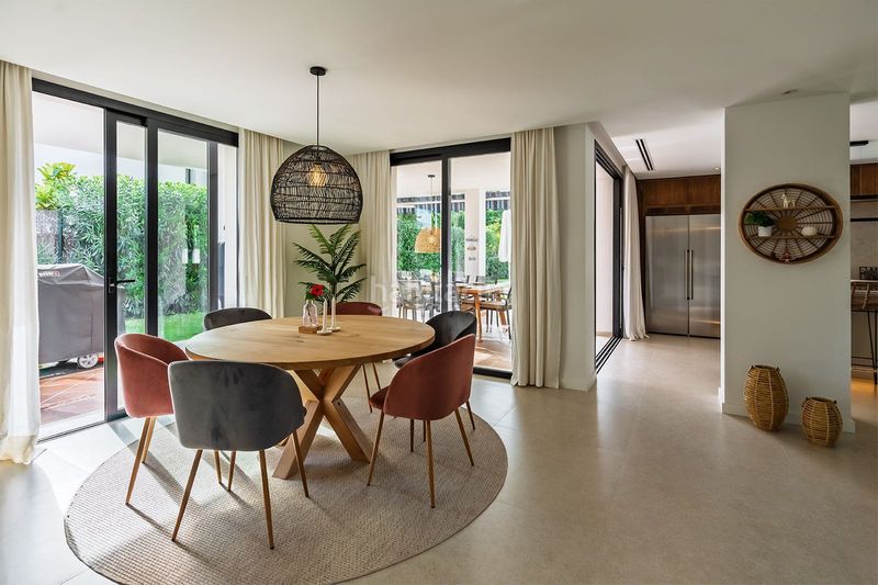 Foto 405c63d0-c92e-460b-8a5a-9e3f3b5628f3. Casa adossada amb aparcament a Las Brisas Marbella