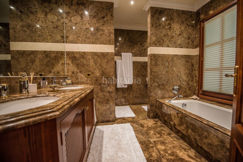 Foto bd9850bc-d500-43e4-9dd6-cb52541bd8ec. Casa adossada a La Zagaleta Benahavís