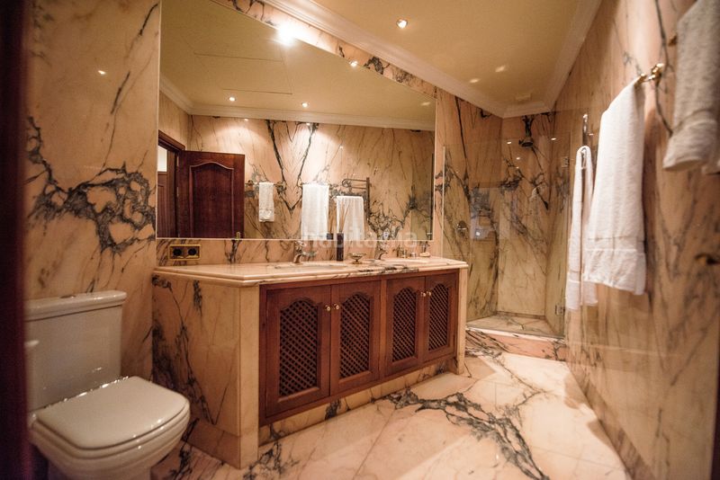 Foto f97b2dde-4de8-413e-adf0-8524328ffa8a. Casa adossada a La Zagaleta Benahavís