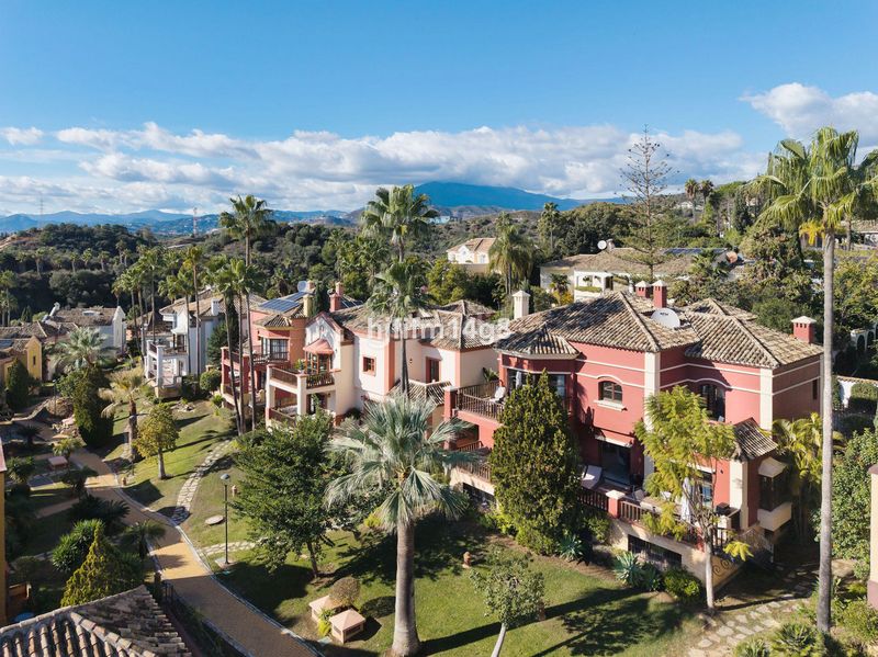 Foto 700aa511-6339-4629-bf5e-fbb8a57bb6a5. Casa adosada en La Carolina - Guadalpín Marbella