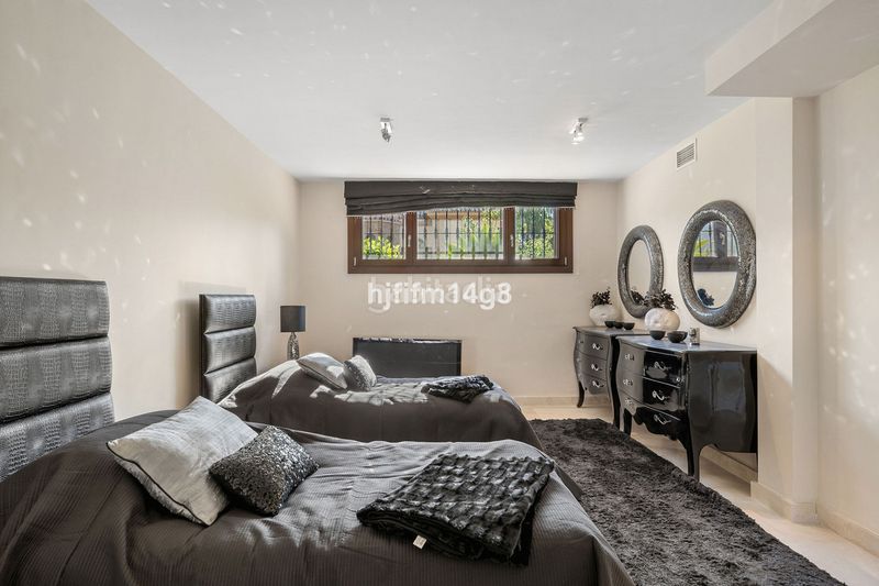 Foto c7b7a724-32a8-4baf-a165-67cdef185555. Casa adosada en La Carolina - Guadalpín Marbella