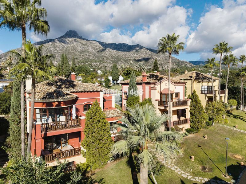 Foto dfd46698-deda-4162-b38d-c10198f9c64a. Casa adosada en La Carolina - Guadalpín Marbella