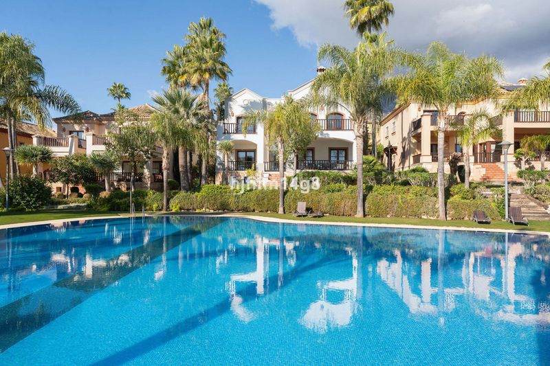 Foto e4ca8edc-85a8-4bc3-8847-f86507d2b688. Casa adosada en La Carolina - Guadalpín Marbella