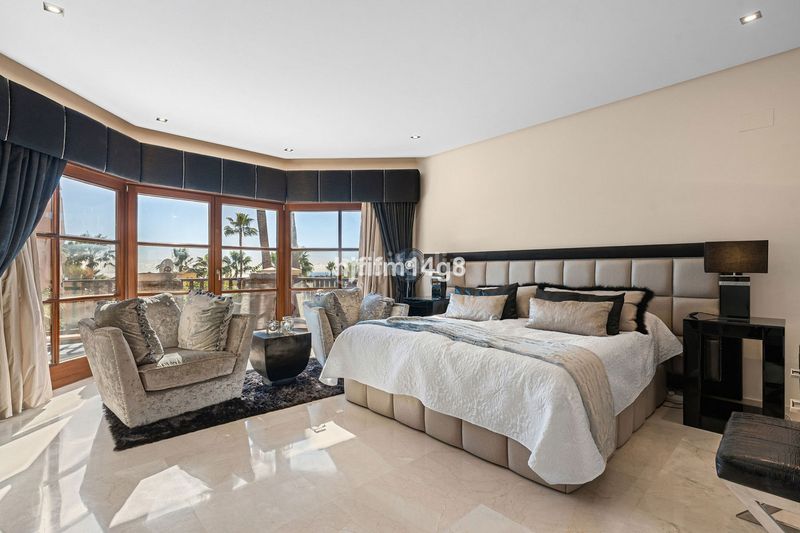 Foto 1409b5cf-7985-489e-910b-5a23d2b278ca. Casa adossada a La Carolina - Guadalpín Marbella