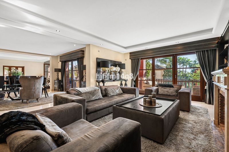 Foto 4a6a5599-be3c-4177-8dfb-7e5f7e7e2e08. Casa adossada a La Carolina - Guadalpín Marbella