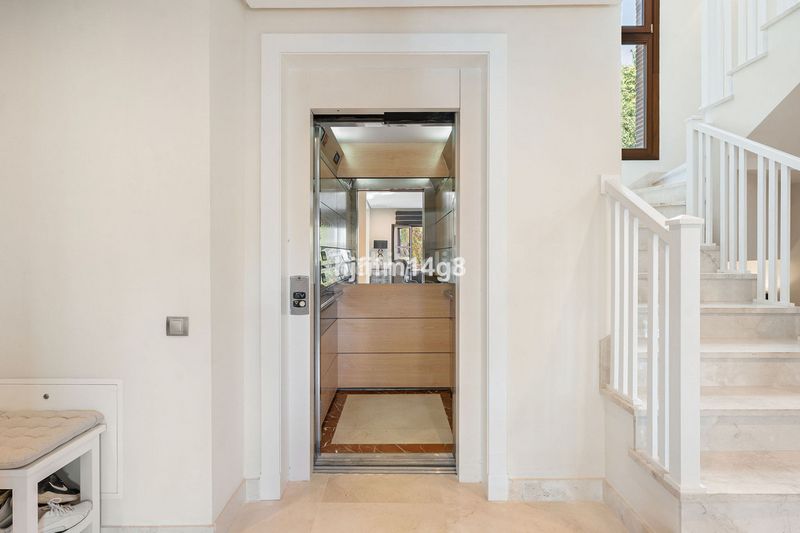 Foto b8d6725a-f440-4348-b224-88a9e802a1eb. Casa adossada a La Carolina - Guadalpín Marbella