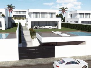 Semi detached house in El Castillo