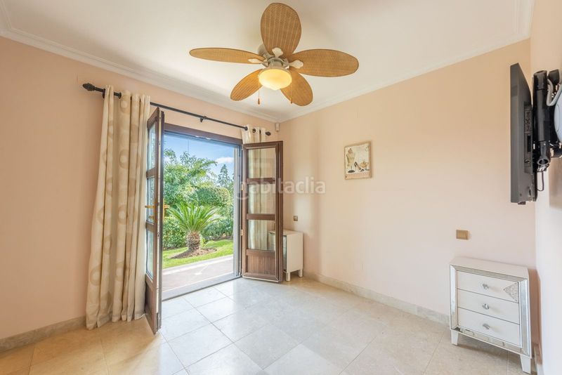 Foto 3d908148-c5a3-4761-85d7-f11488dc1548. Casa adossada amb aparcament a Centro Estepona