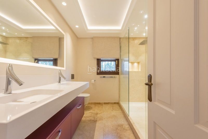 Foto addf8a18-0e98-4a15-a729-da357a382877. Casa adossada amb aparcament a Centro Estepona
