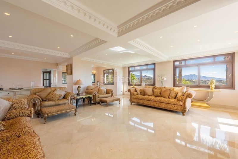 Foto b81efb13-6b89-4ac4-8332-30140cfccffd. Casa adossada amb aparcament a Centro Estepona