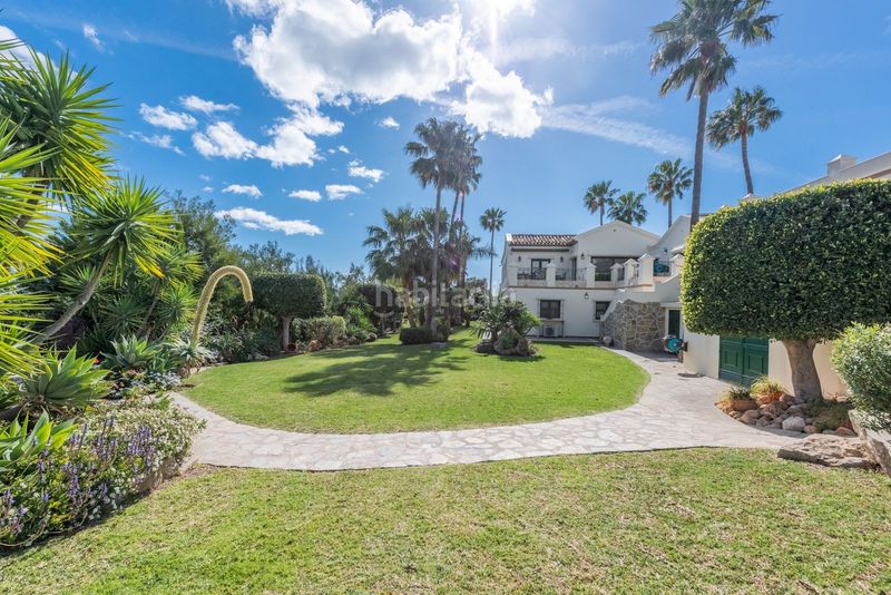 Foto ec0f559d-ce60-45ec-a83d-b583a6499404. Casa adossada amb aparcament a Centro Estepona