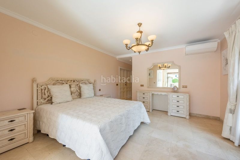 Foto eda849a4-4219-4d79-9e59-bf64f69a93f4. Casa adossada amb aparcament a Centro Estepona