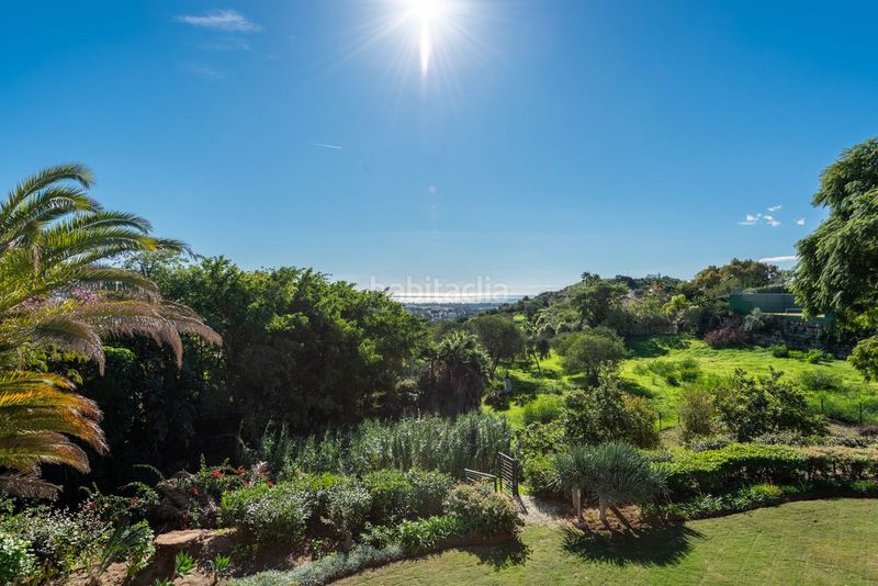 Foto 12c4d9f6-233b-4f20-8678-ec6750c2da2c. Casa adossada amb aparcament a Las Brisas Marbella