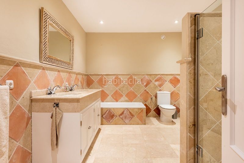 Foto 19963a66-94c8-4ae1-a469-f039dcbffd28. Casa adossada amb aparcament a Las Brisas Marbella