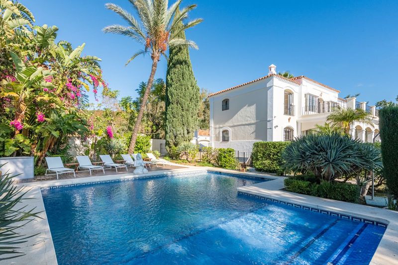 Foto 377dbd60-6be6-4542-baa1-1b1dd4c7f4b6. Casa adossada amb aparcament a Las Brisas Marbella