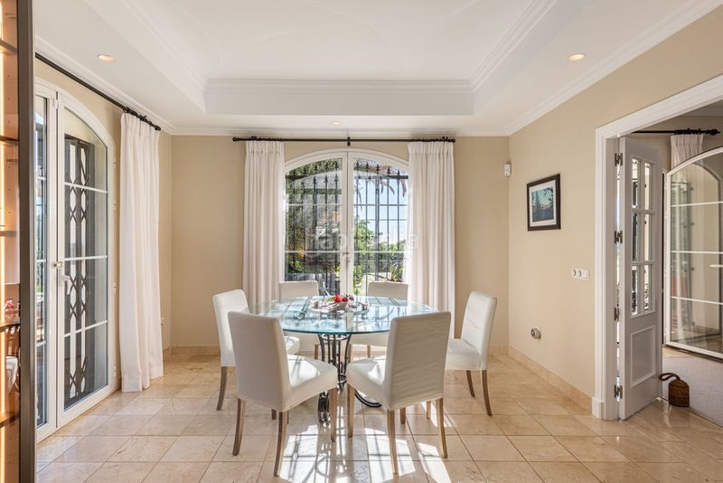 Foto 50b40004-3d84-4b1b-b7c1-7ee1e7a14498. Casa adossada amb aparcament a Las Brisas Marbella