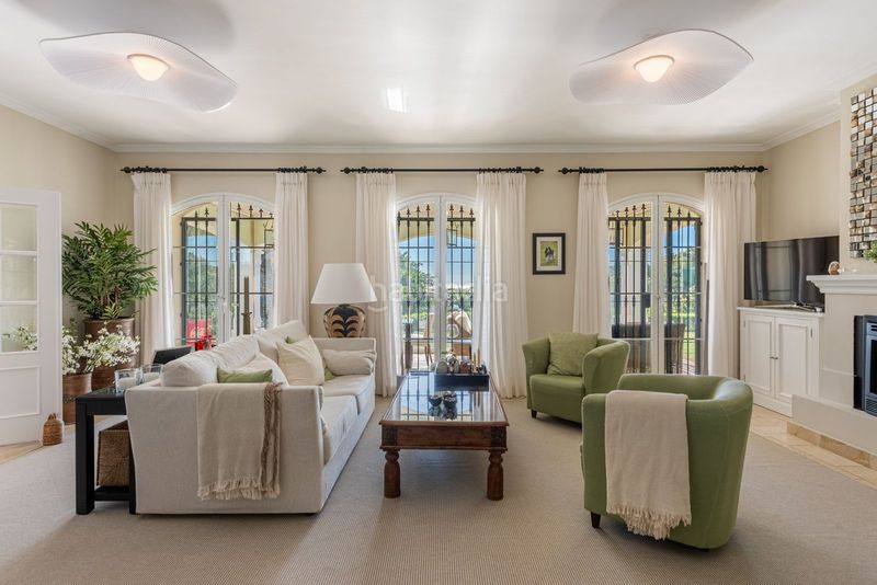 Foto a8a59f3b-93fa-47e2-b882-d439372c65c2. Casa adossada amb aparcament a Las Brisas Marbella