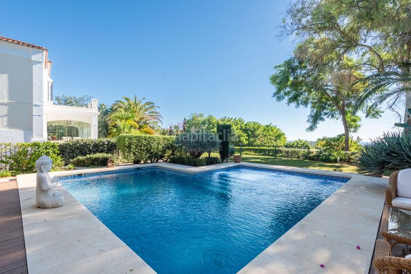 Foto dc11bc00-42a6-4e69-8180-0b3d72dcf0f4. Casa adossada amb aparcament a Las Brisas Marbella
