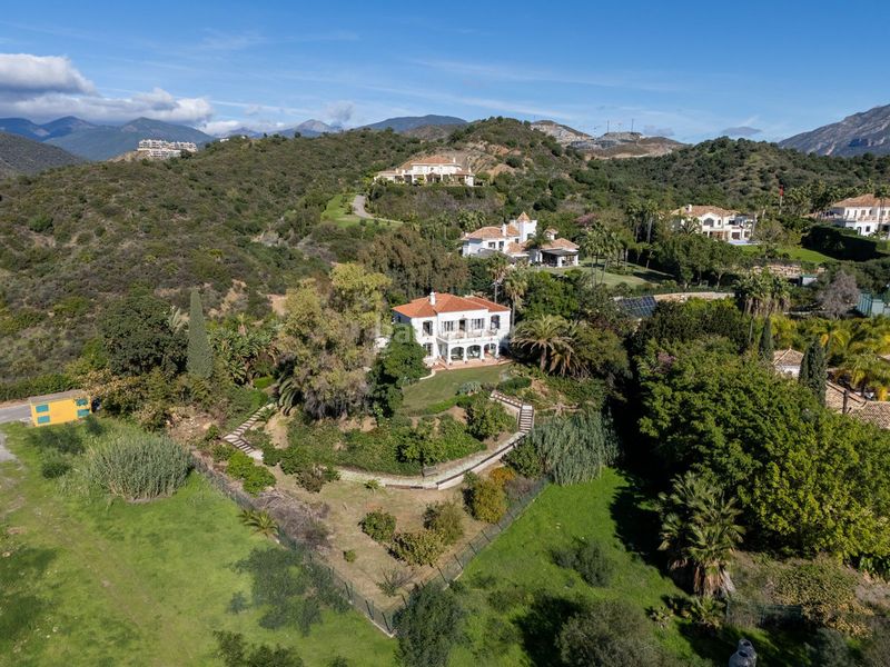 Foto e6ec3646-d4e9-43d3-b8d7-19fd0125db90. Casa adossada amb aparcament a Las Brisas Marbella