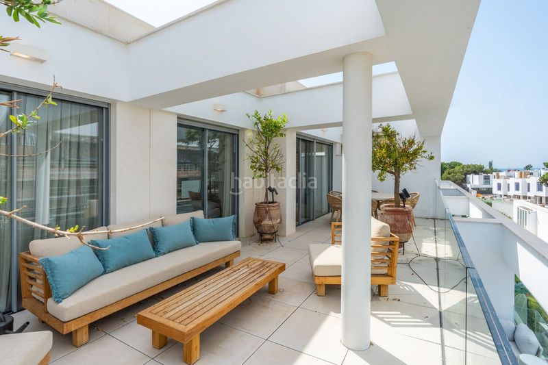 Foto a1b52f98-f002-439d-8e3f-e0e0dd5543a2. Ático en Elviria Marbella