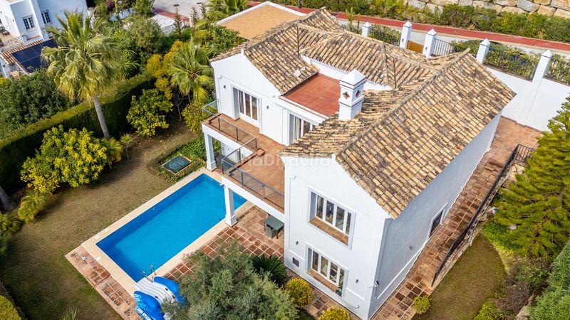 Foto ec824386-c06d-4dd2-8e17-1945c32f86d0. Casa adossada a Istán