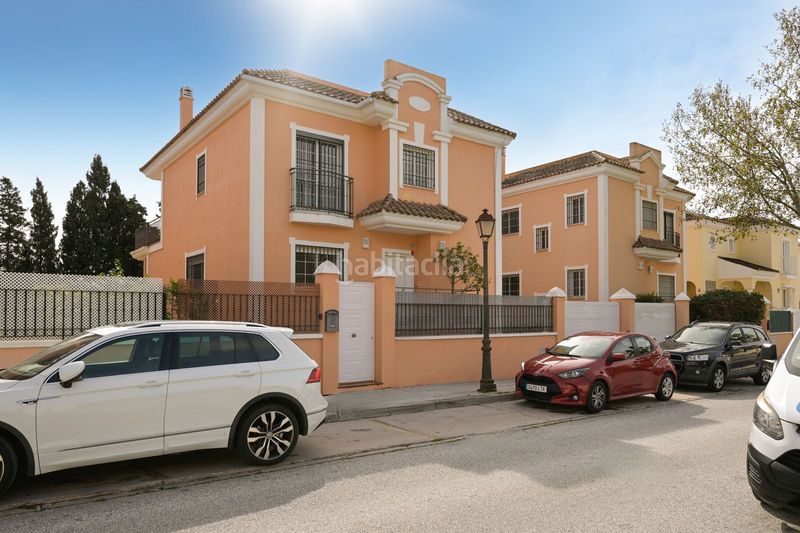 Foto 157efe03-1c48-47db-9d02-2c1775432404. Casa adossada amb aparcament a Elviria Marbella