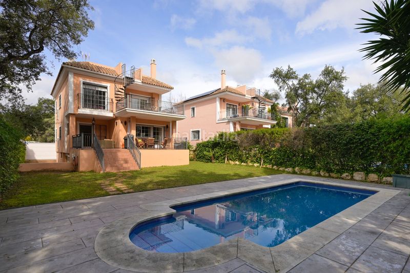 Foto 3b824a56-cd93-4f53-87bd-1a287d00f798. Casa adossada amb aparcament a Elviria Marbella