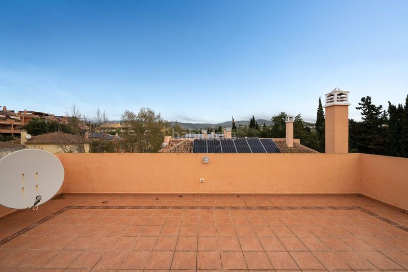 Foto 450f3a10-5d7a-4505-a26e-166f4dcea91a. Casa adossada amb aparcament a Elviria Marbella