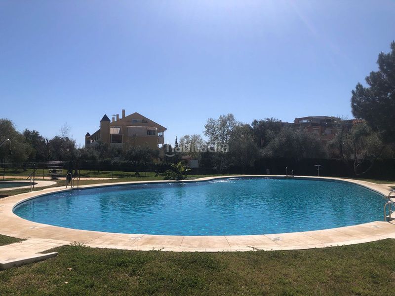 Foto 5d791348-732e-4761-8d72-4c58016c6152. Casa adossada amb aparcament a Elviria Marbella