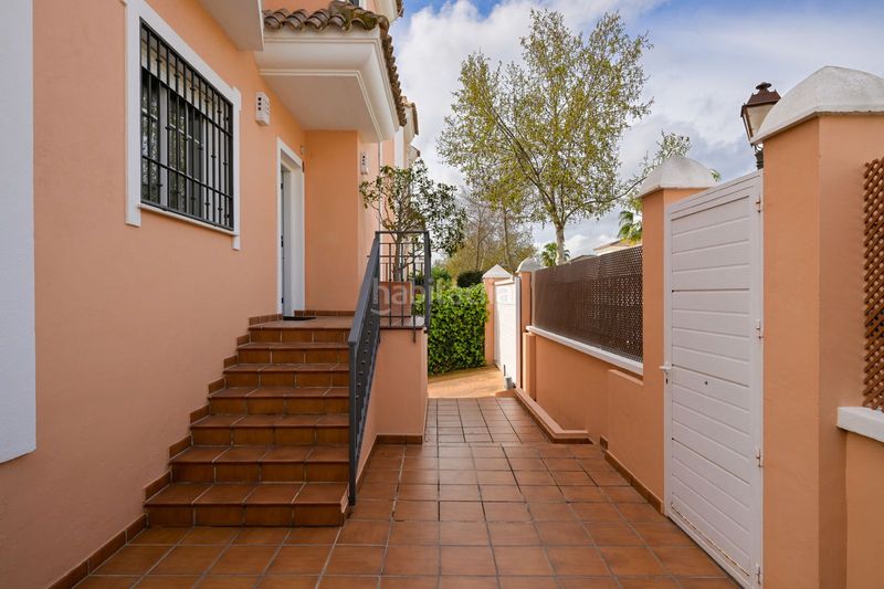 Foto 6b99c0ed-5247-42cb-b175-acc9d86796cd. Casa adossada amb aparcament a Elviria Marbella