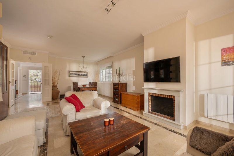 Foto aca8d527-1863-4ac2-97d6-00ea3e226b05. Casa adossada amb aparcament a Elviria Marbella