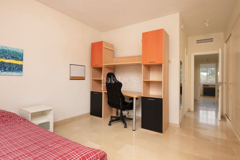 Foto ba9213e4-04a1-478a-9643-1a9c1f20e51a. Casa adossada amb aparcament a Elviria Marbella
