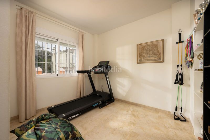 Foto da791d37-0820-45d4-a686-0f4a573bafab. Casa adossada amb aparcament a Elviria Marbella