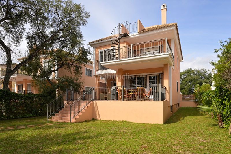 Foto eb7cb0ba-07db-4d65-be5a-356461d935cf. Casa adossada amb aparcament a Elviria Marbella