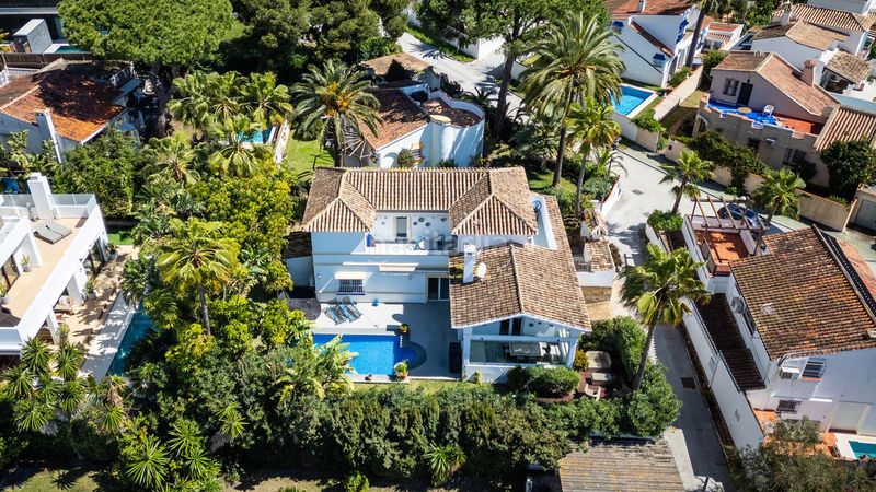 Foto a0497d8e-9d17-4b3a-9f2c-debc307fc95b. Casa adosada en Marbesa Marbella