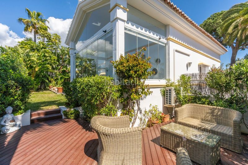 Foto c1900344-c9a3-43ac-84b0-6f9a9e8a8098. Casa adosada en Marbesa Marbella