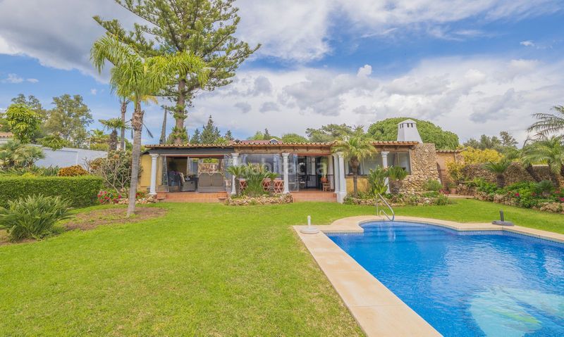Foto a466e2aa-21fc-470c-bf81-66f15fa33e2e. Casa adossada a Las Chapas - Alicate Playa Marbella
