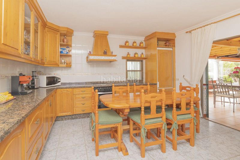 Foto c43cb314-2f97-427b-a49f-cf36368c1efe. Casa adossada a Las Chapas - Alicate Playa Marbella