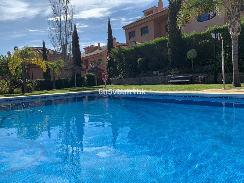 Foto b6aeebca-3d1d-473a-b1b3-5ebc17b17093. Casa adossada a Centro Benalmádena