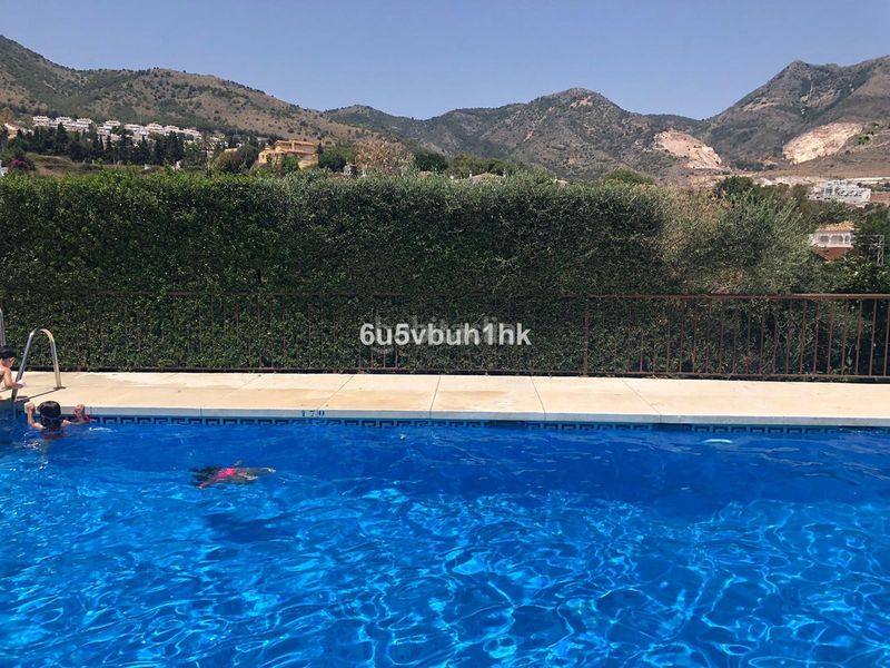 Foto bd593c99-3095-46fc-8a0e-2cb6d83adb54. Casa adossada a Centro Benalmádena