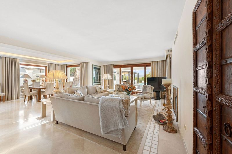 Foto c4483235-d2a4-4c75-a856-aba2a216270e. Casa adossada a Las Brisas Marbella