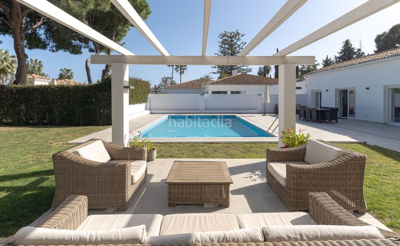 Foto 11bd4fe8-b6a0-40ad-9abd-be9bbc590b31. Casa adossada amb aparcament a Nueva Atalaya Estepona