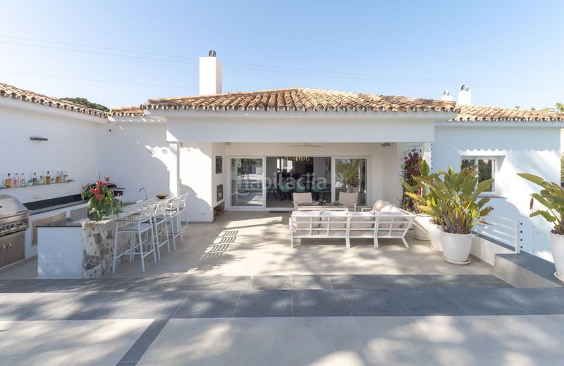 Foto 1fe6c5f5-1fd3-48fb-a1fa-7519c6a0edf6. Casa adossada amb aparcament a Nueva Atalaya Estepona