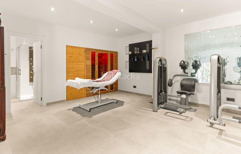 Foto 25c9652f-37d7-47c0-86ef-054d3c0b45c0. Casa adossada amb aparcament a Nueva Atalaya Estepona