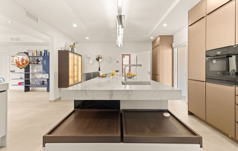 Foto 4b4c90df-e527-4557-8b84-b6a70aeb3a43. Casa adossada amb aparcament a Nueva Atalaya Estepona