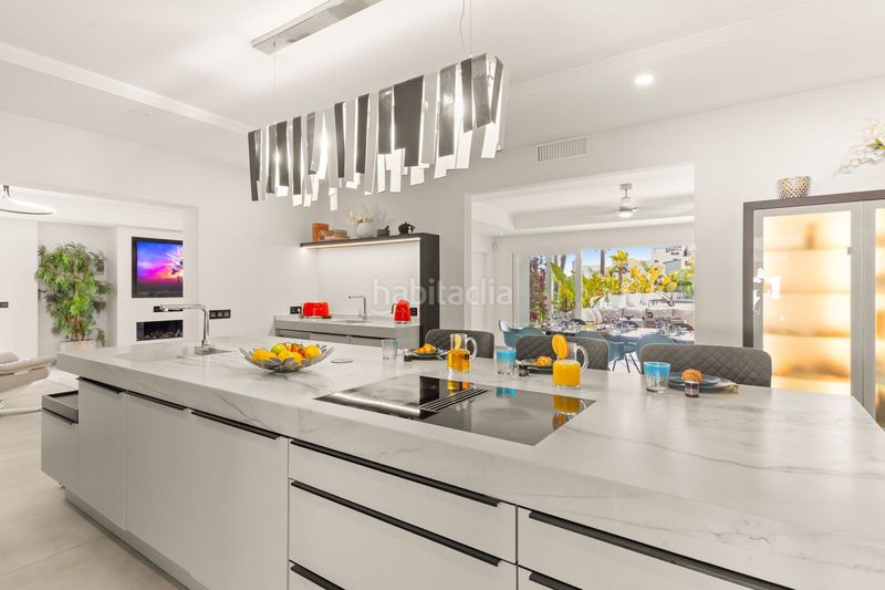 Foto 4c1641fb-37b1-4c08-92b5-7d969d69a718. Casa adossada amb aparcament a Nueva Atalaya Estepona